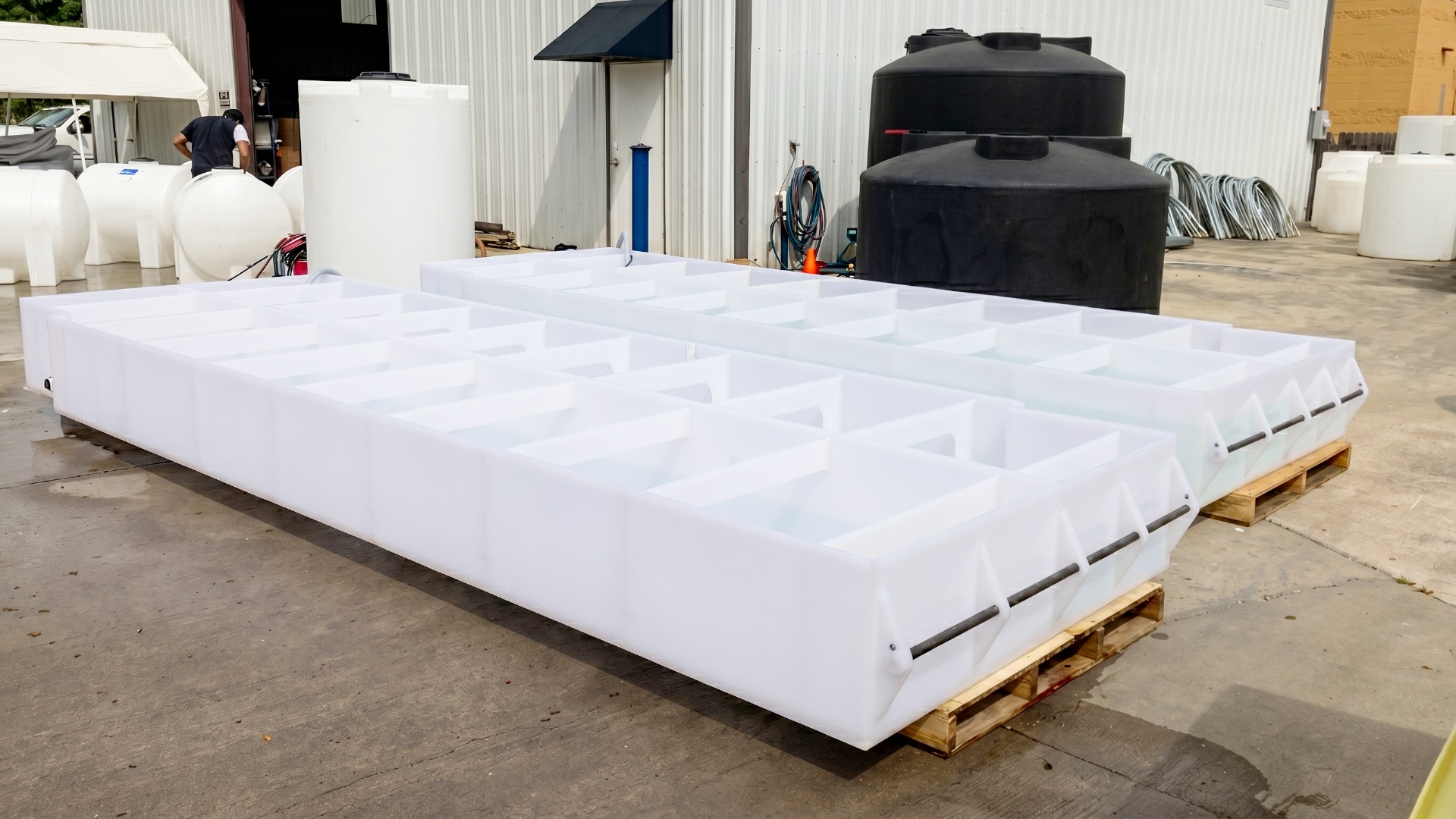 Multi-stage polypropylene process tanks with a complex grid of internal dividers and reinforcement ribs